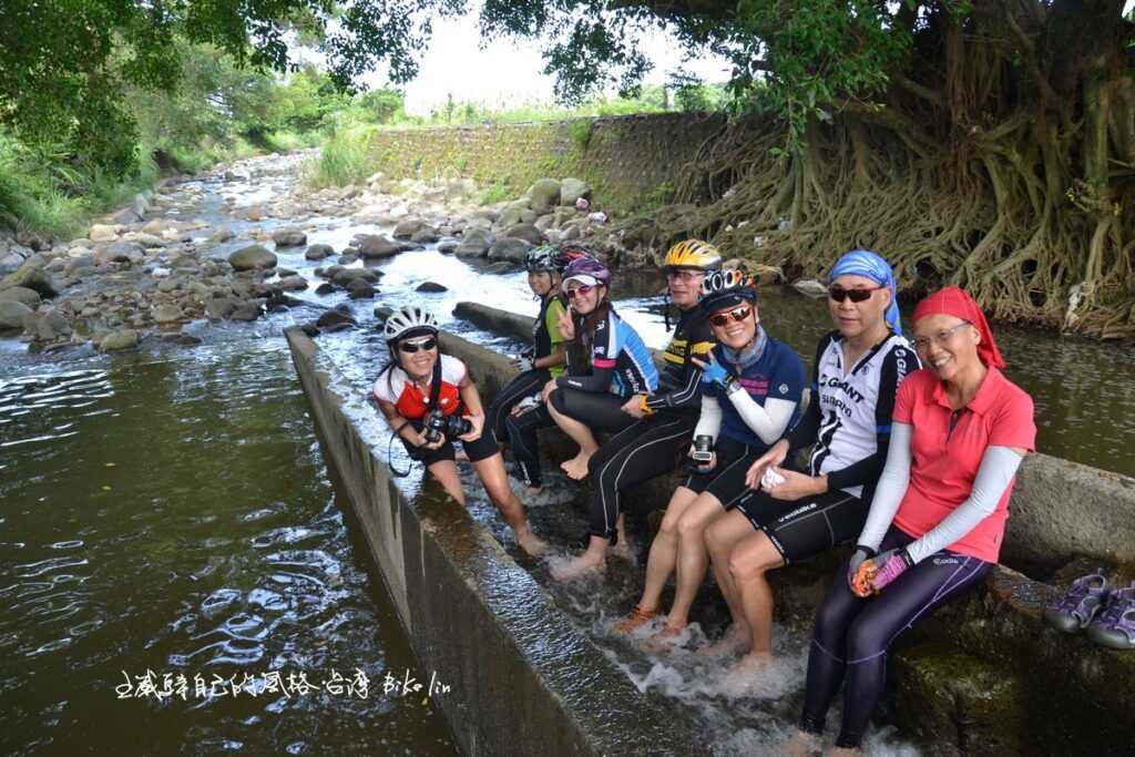 「三界壇魚梯」，滿滿騎車旅人戲水歡笑聲