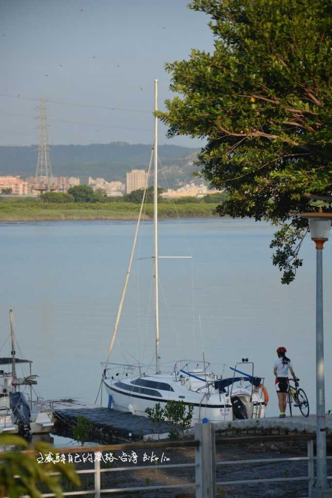清晨氛圍環繞在「富洲河濱公園/中洲渡船頭」