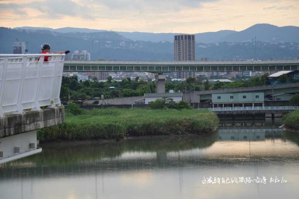 社子大橋鳥瞰五分港溪出河口