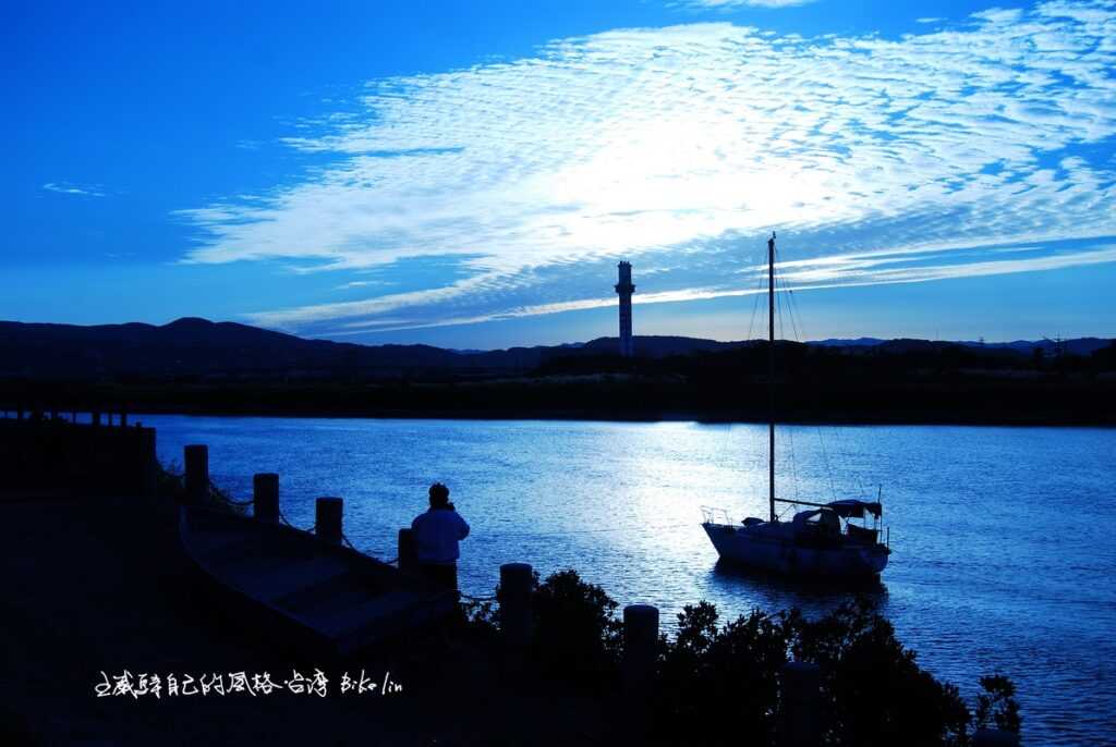 當年日本沖繩人風帆遊艇環遊世界停泊店前基隆河畔