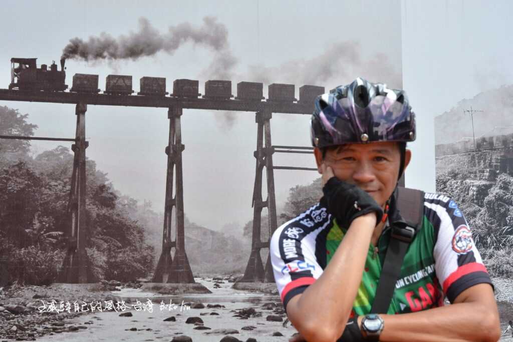 在珍貴「友蚋煤礦古橋遺址壁畫」前，大家敢嘗試來作台灣夢