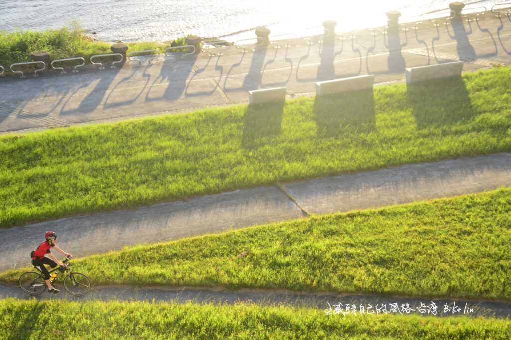 連貫河岸「騎車友善環境」自行車專用道〈淡水河〉