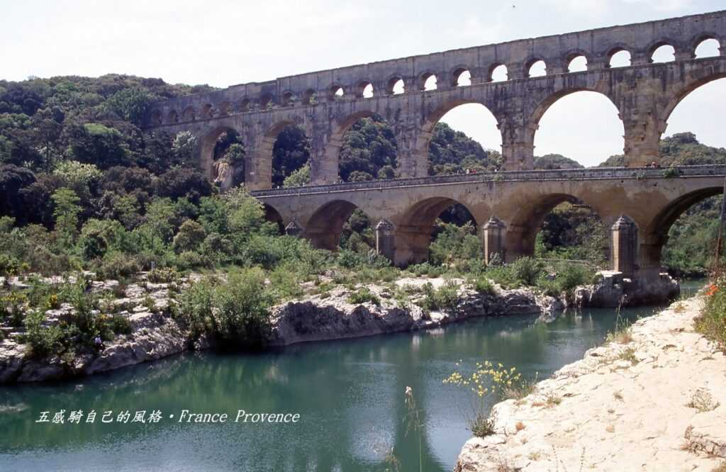 公元 1 世紀古羅馬帝國文明「加爾水道橋」輸水系統渡槽建築