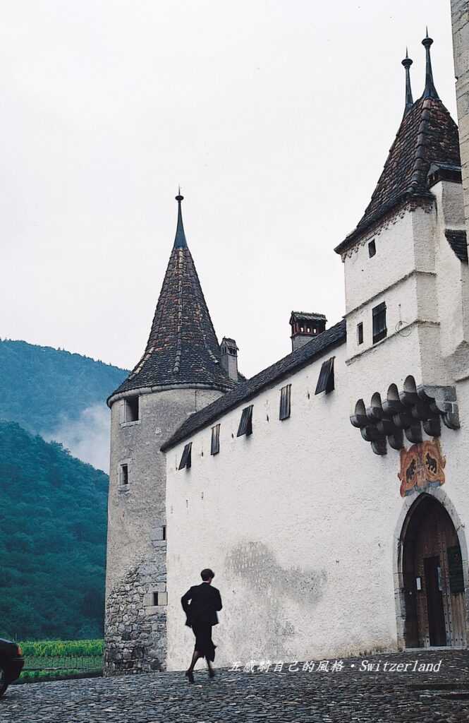  11 世紀日內瓦湖水上城堡「西雍古堡Chillon Castle」