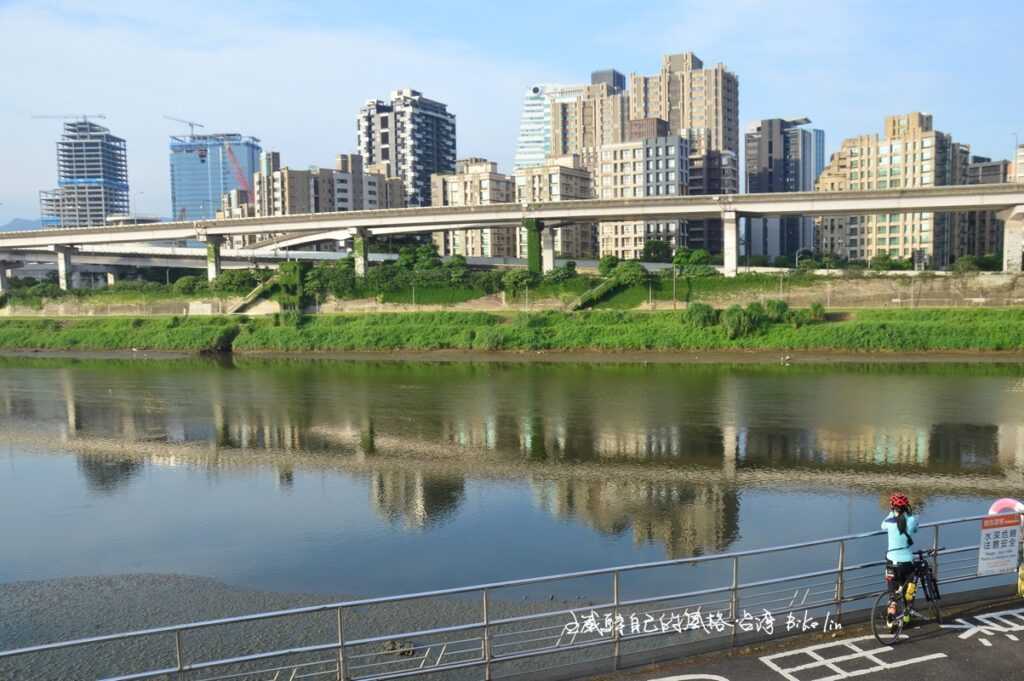 打從心底讚賞她,拉近與河岸互動