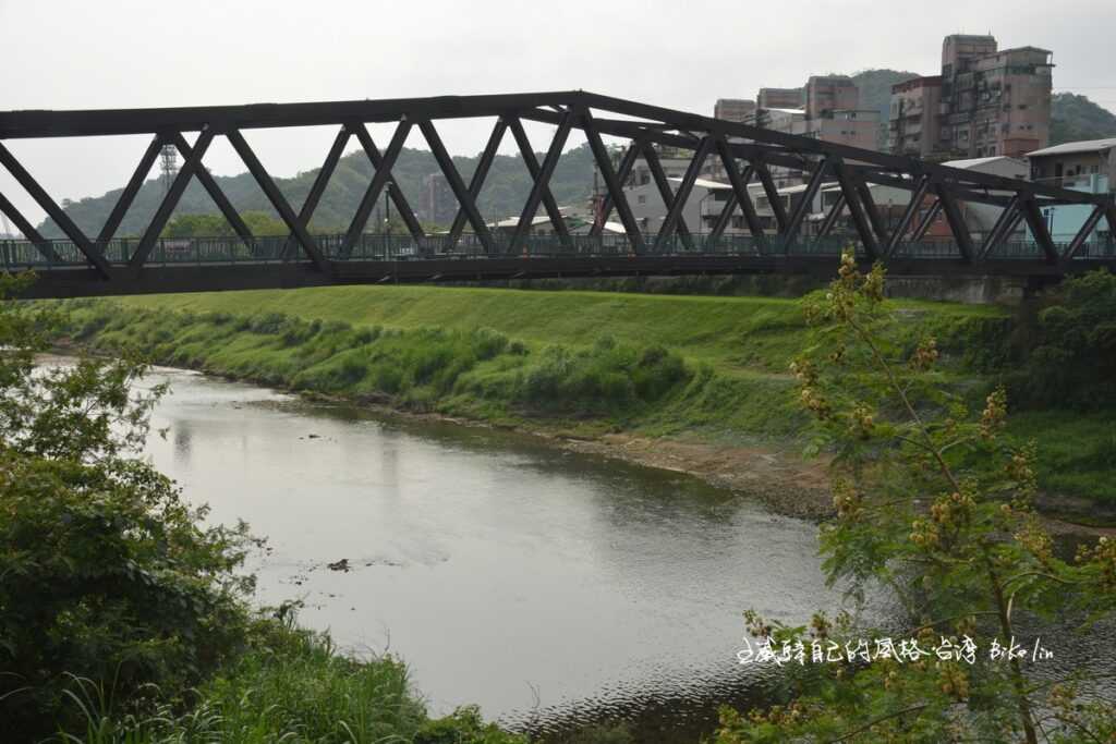 2021年拆除舊長安橋，改建新「鄉長厝橋」