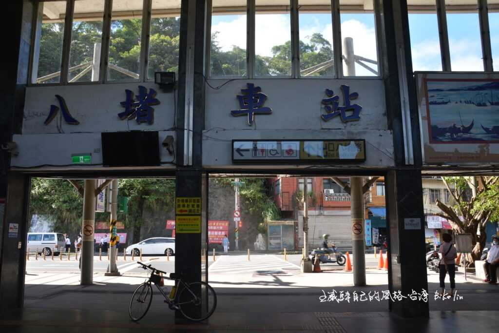 車站大廳抬頭滿滿1850年暖暖河運興盛水文記憶