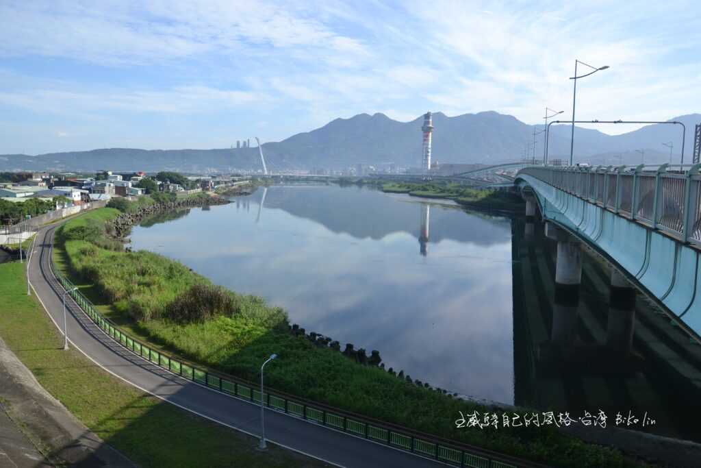 基隆河大水潭「大屯山水影」