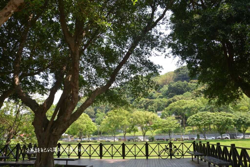 至善公園休憩平台大綠蔭