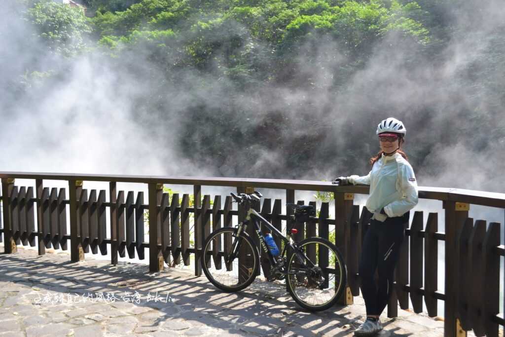 冒蒸氣光影「磺泉玉霧」美譽的「地熱谷」