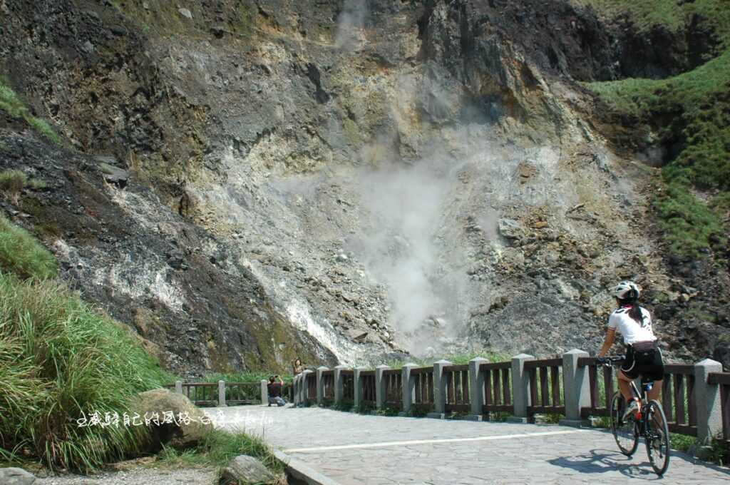 直接貼近無價大屯山地質景觀「小油坑硫氣孔」