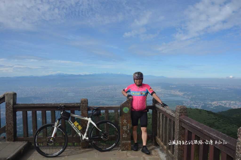 誠摯向我的老朋友1076m「大屯山頂」致最敬禮