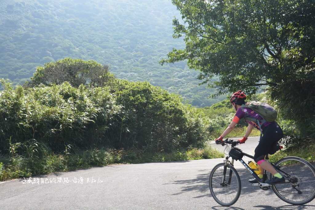 穿卡鞋無需掛慮那一腳下坡轉彎必須縮上
