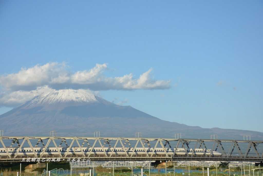 東海道新幹線富士川橋的富士山