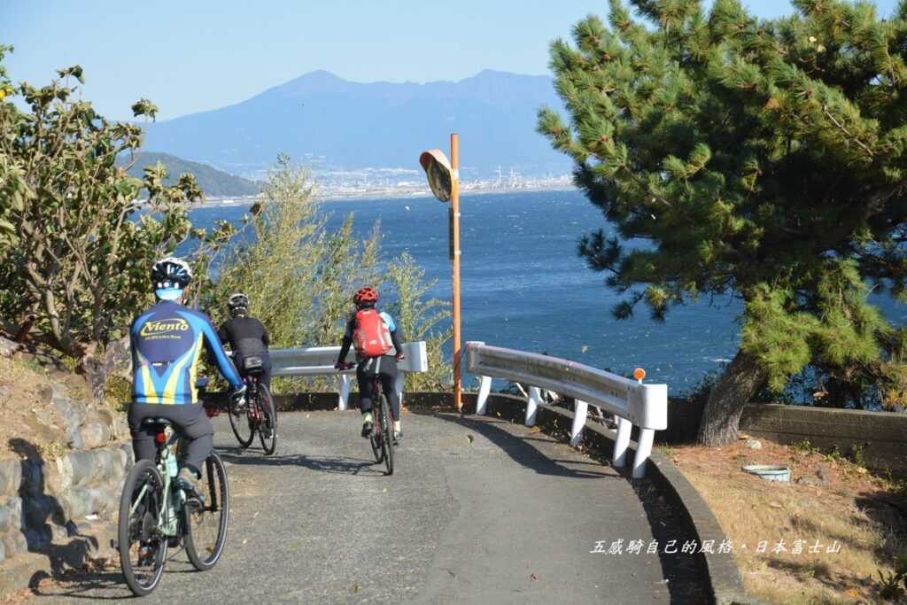 「薩埵峠」臨駿河灣旁下急陡坡