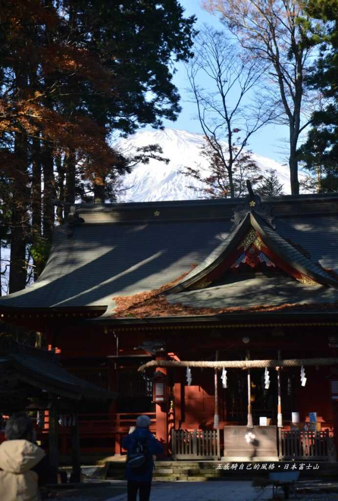 須走浅間神社後方巍峨「富士山」