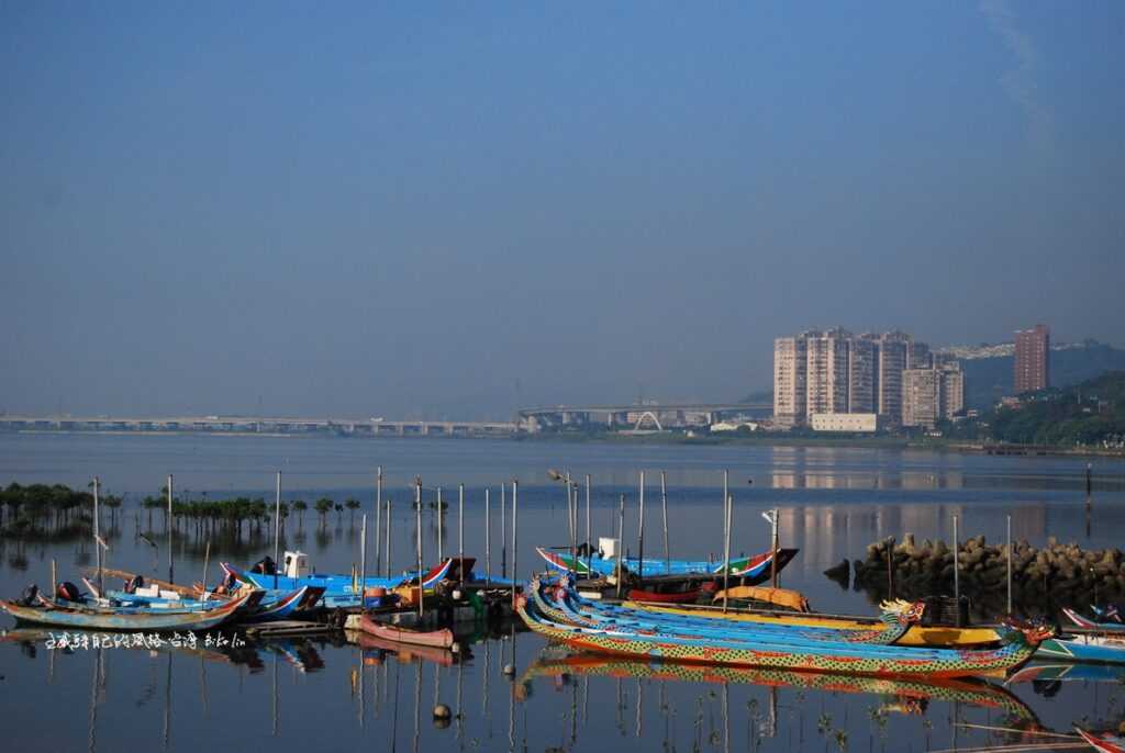 往昔沒搭建觀景橋前樸實中港河出河口 