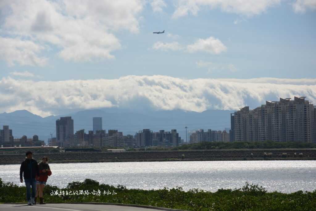 「社仔」直視「加里山山脈」雲瀑 