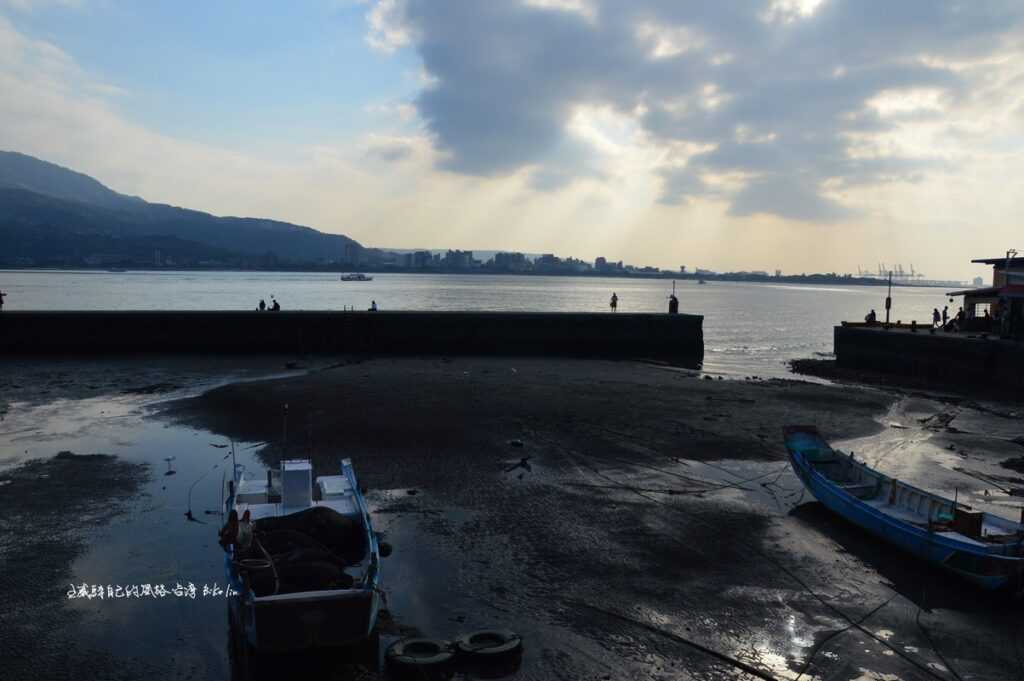 退潮後「滬尾漁港」本色