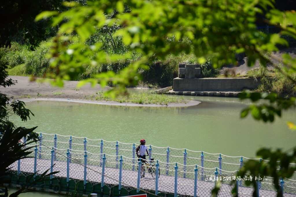 峰迴路轉青潭溪畔「浮動棧橋」