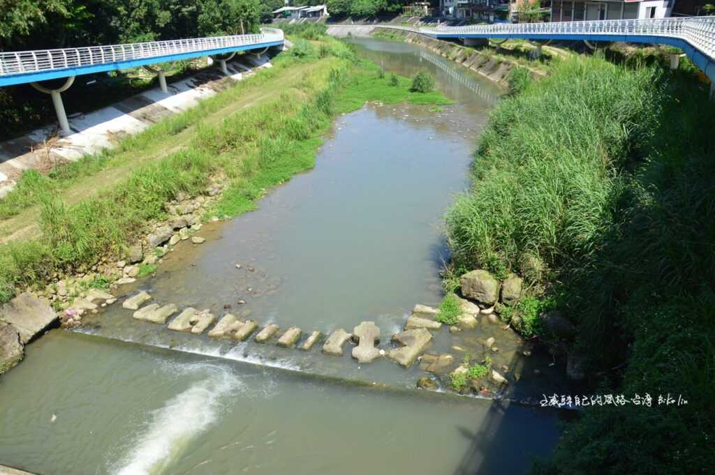 青潭溪河岸自行車道 