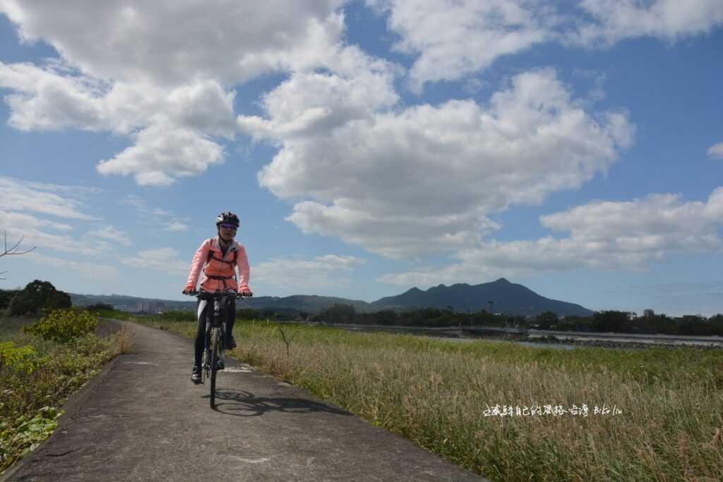 騎車人要的無欄杆奔放「社子島舊堤」