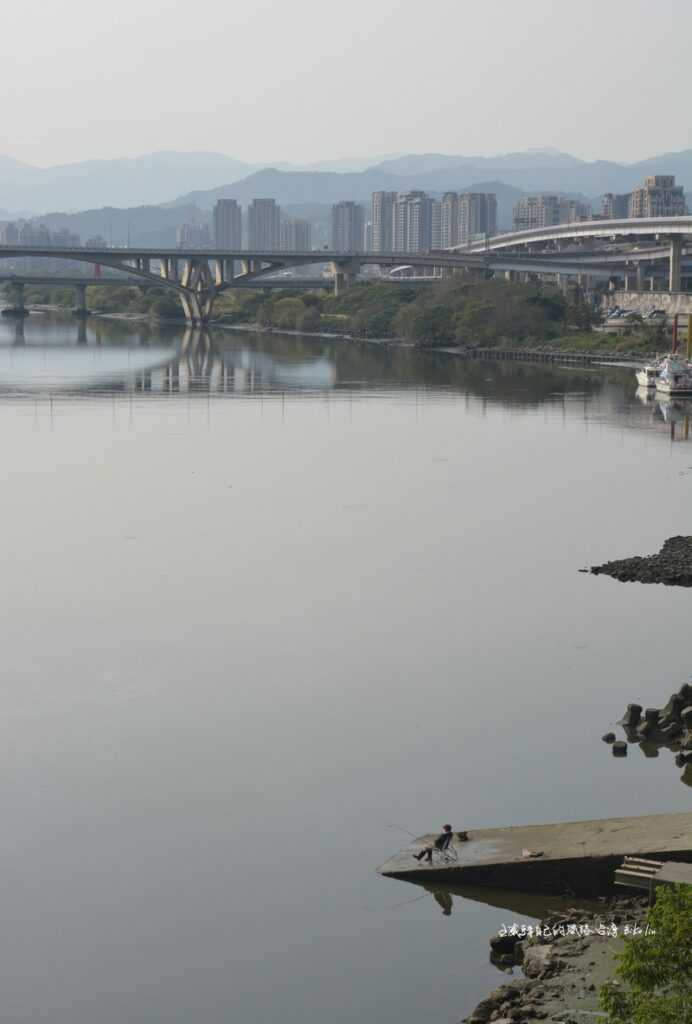 一下子滿足感都滿溢在彼此「華江大橋視野」視界裡