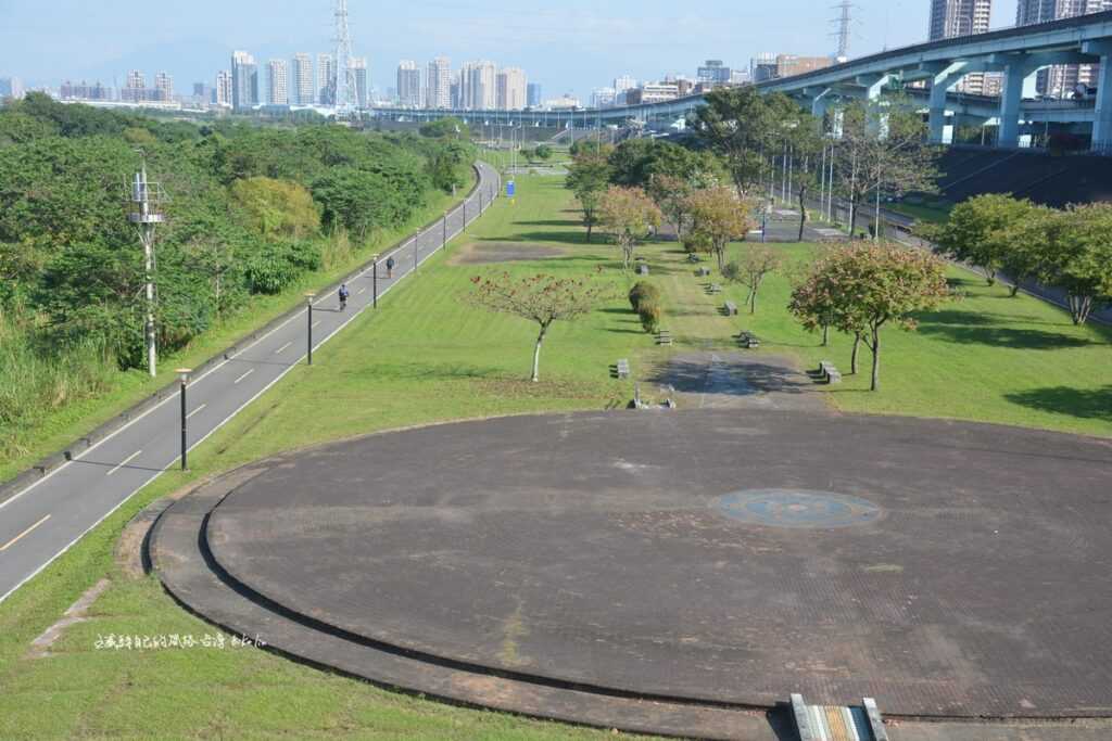 很難聯想「土城圓形廣場河岸」是十八世紀「擺接平原」一部分