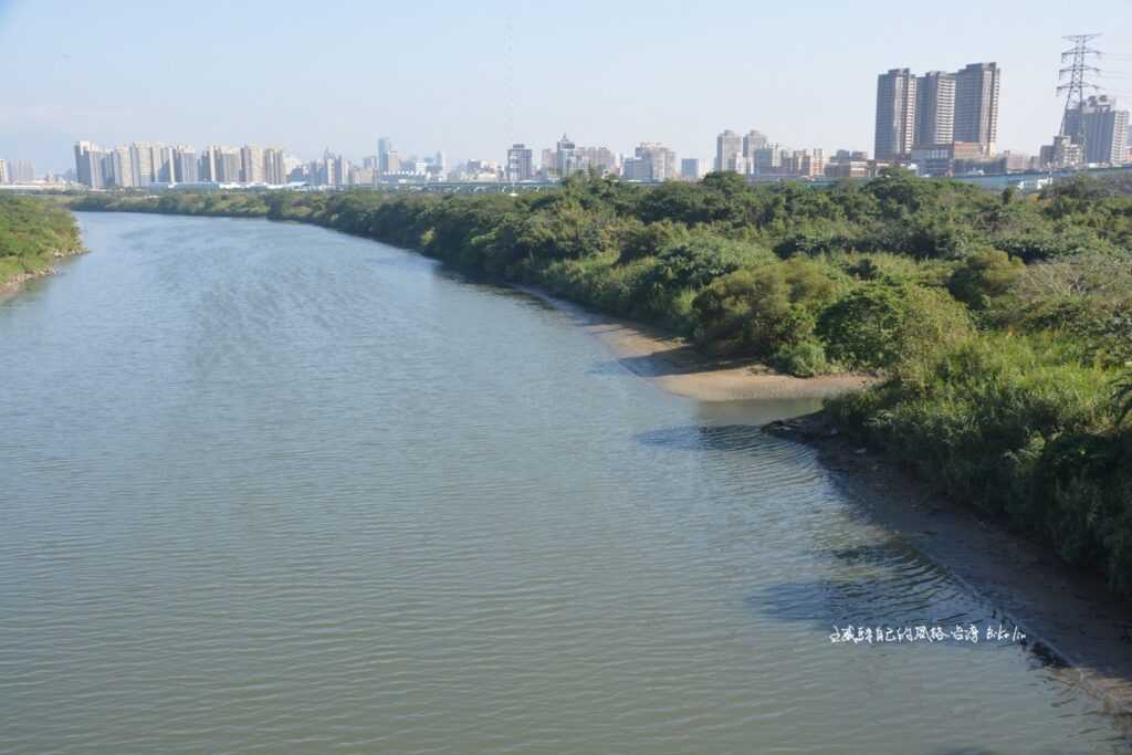 「城林大橋」上鳥瞰右側「大安圳幹線出水口景觀」