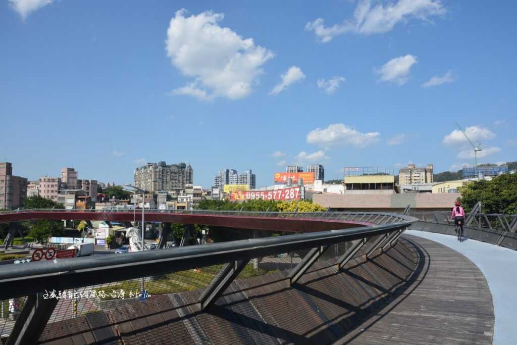「鶯歌陶瓷博物館環狀陸橋」避開壅擠市區