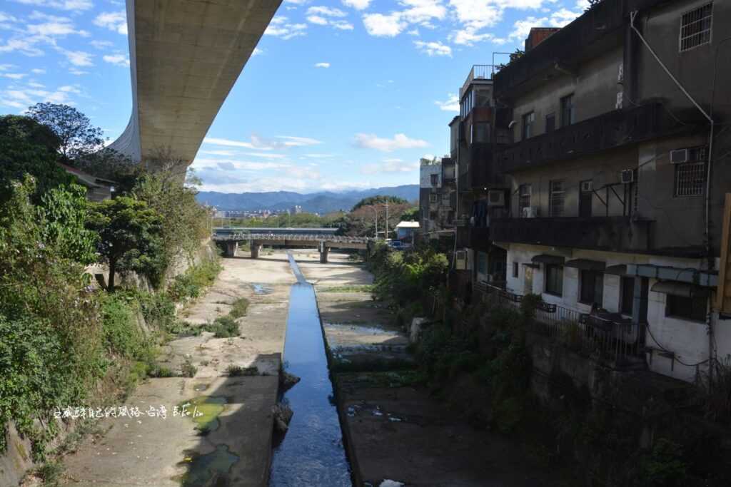 公園橋前鶯歌溪逐漸消失風采