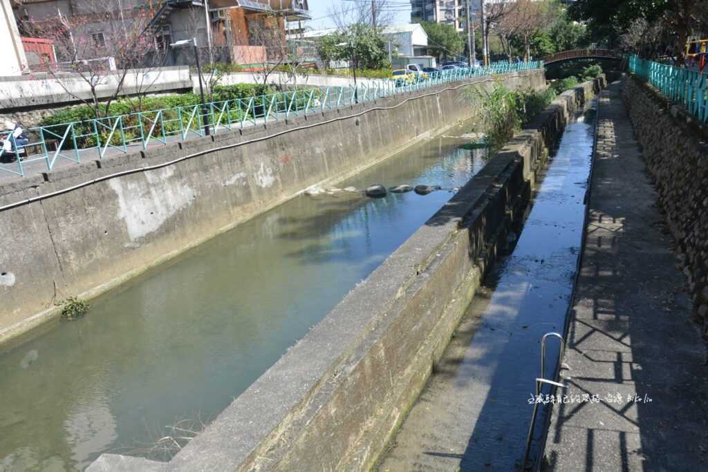 也是後村圳支流「復村圳」存活蜿蜒在「山仔腳公園」