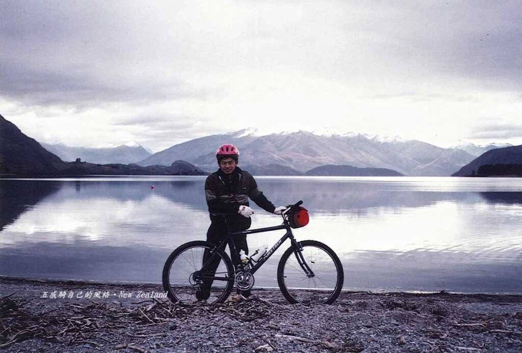 向晚抵達幕靄沉沉冰河消退融化的「瓦納卡湖Lake Wanaka」