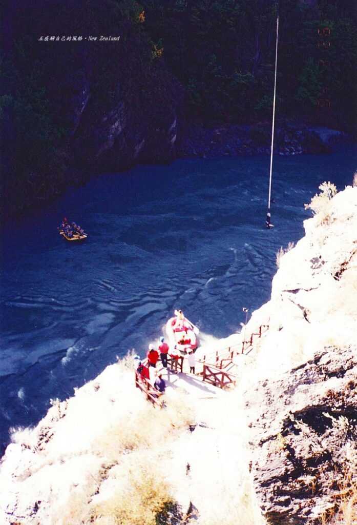 1988年世界高空彈跳發源地「卡瓦勞河流」Kawarau Bridge，「BUNGY JUMP」極限運動。