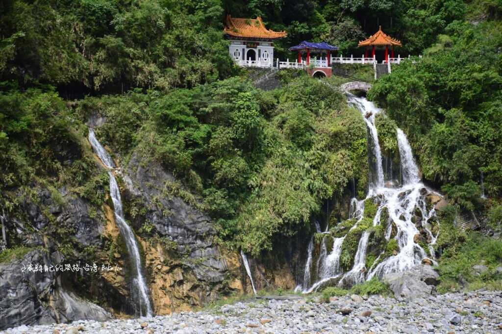 遠觀優美長春祠  