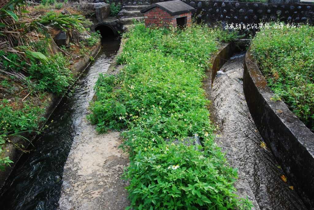 「石門七股梯田」灌溉水圳小土地公廟
