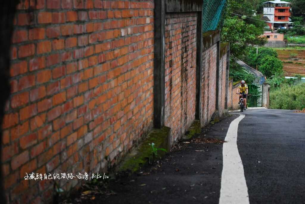 登山車慢速優雅身影
