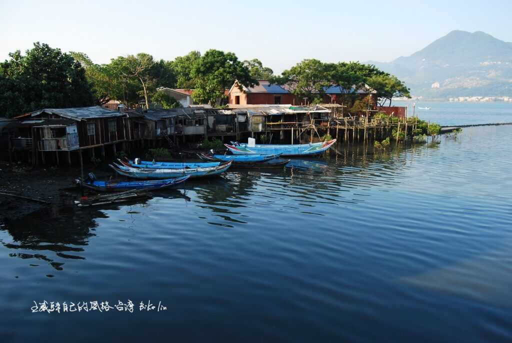 淡水捷運公園旁2009年前尚保留住「鼻頭街」尾水上人家