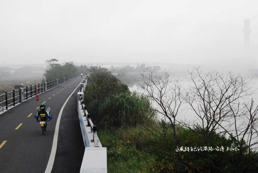 迷人關渡平原水岸迷霧