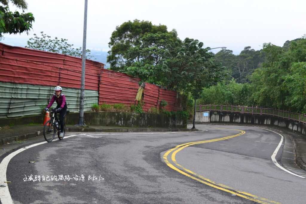 下馬威一堵山牆稻香路