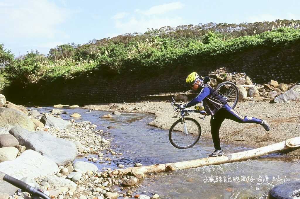 高竿扛車過溪