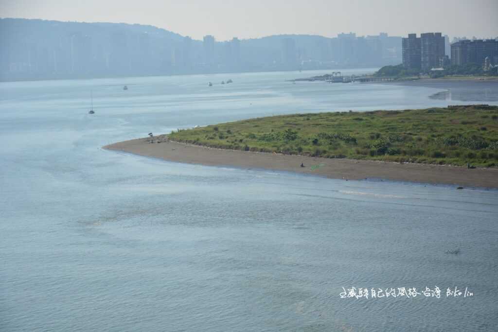 八里漁船碼頭沙灘視野
