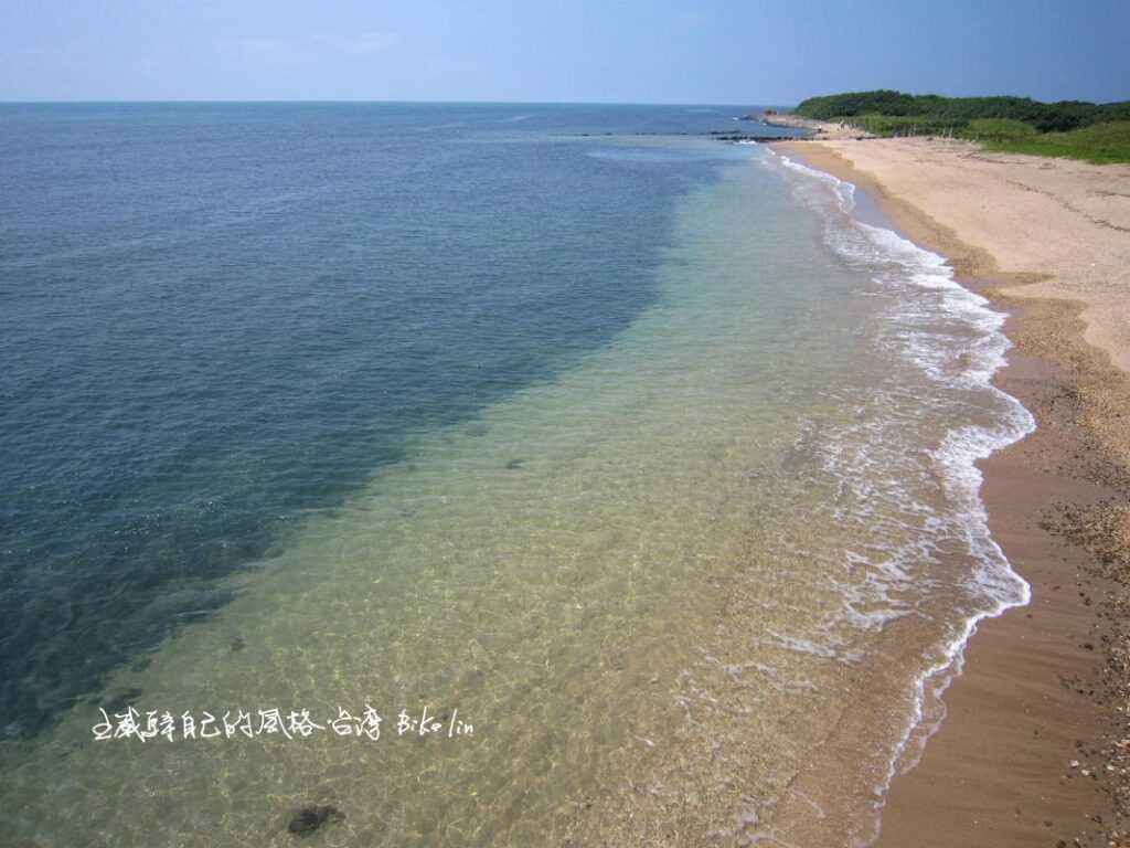 沙灘海潮也透澈經年不變