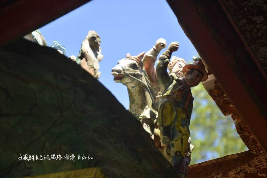 「龜仔山福德宮」諸神默默堅定護衛神情